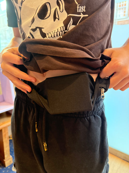 The Discreet Allergy Belt – Personalised Waist Pouch for EpiPen or Auto-Injector (Black)