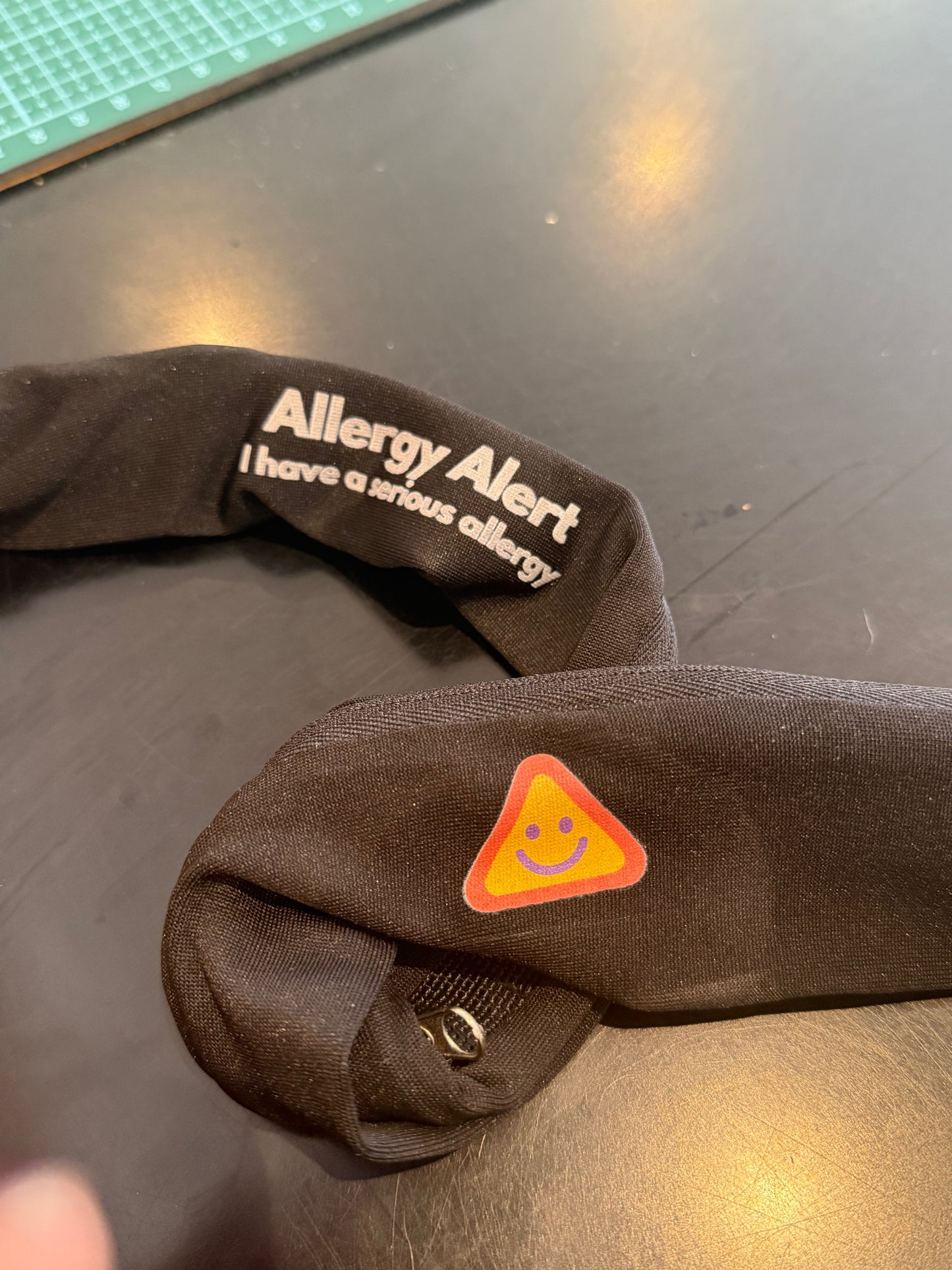 The Discreet Allergy Belt – Personalised Waist Pouch for EpiPen or Auto-Injector (Black)